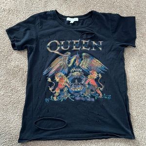Distressed Queen t shirt - DAY DREAMER size medium
